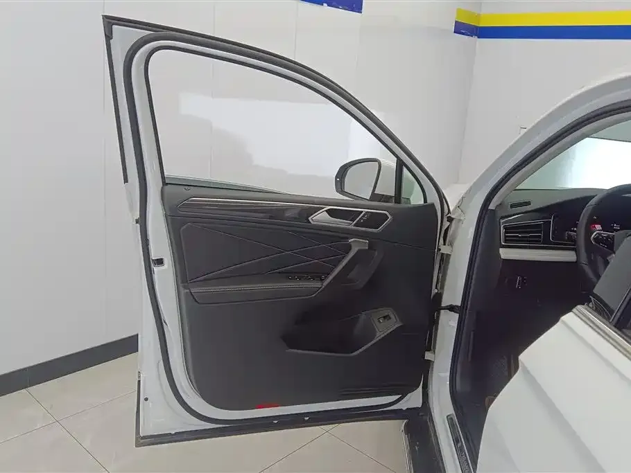 Volkswagen Tiguan L 2023 из CN, фото 7
