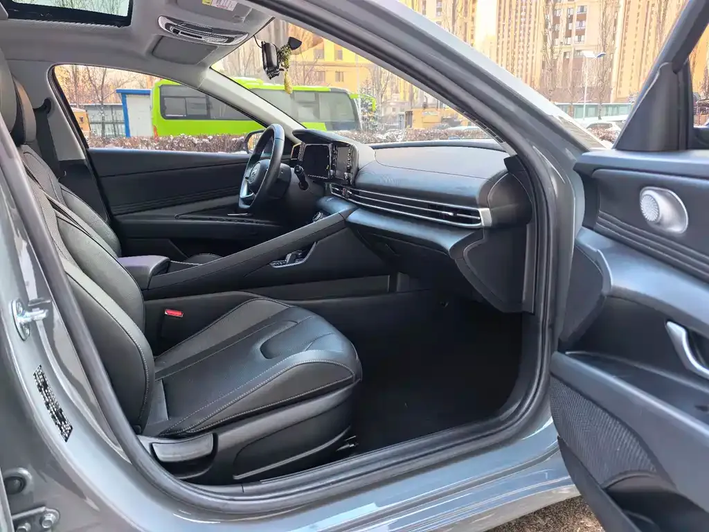 Hyundai Elantra 2022 из CN, фото 4