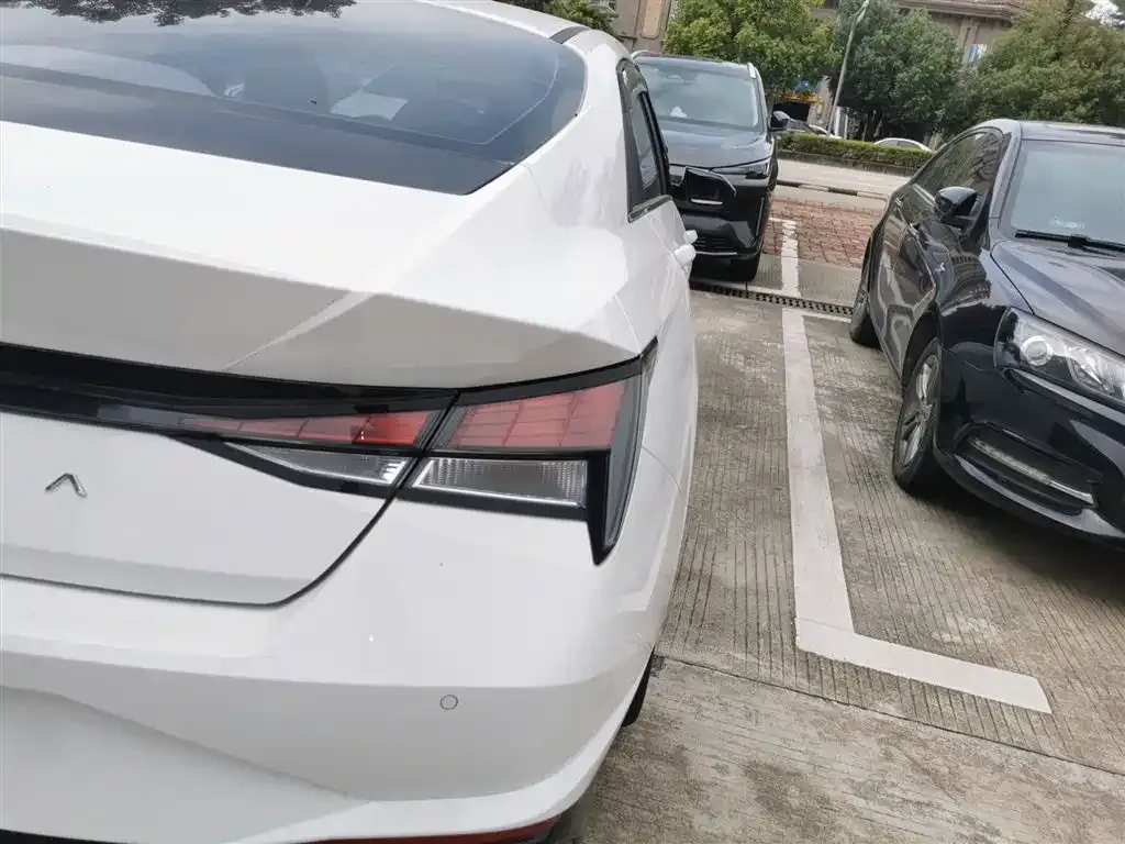 Hyundai Elantra 2023 из CN, фото 8
