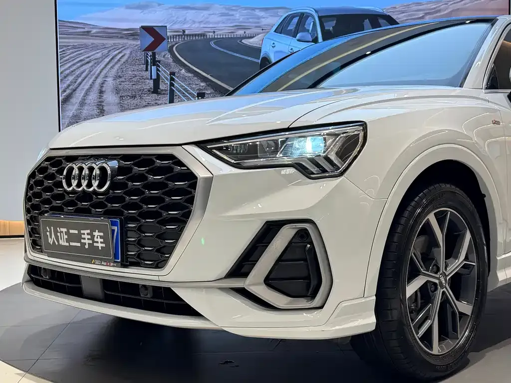 Audi Q3 Sportback — фото 8