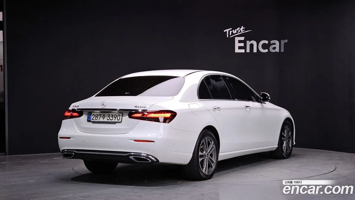 Mercedes-Benz E-Class — фото 2