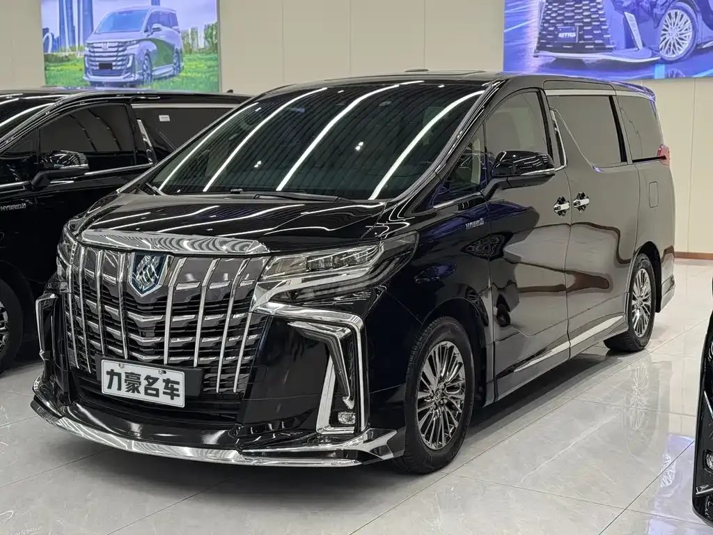Toyota Alphard — фото 1