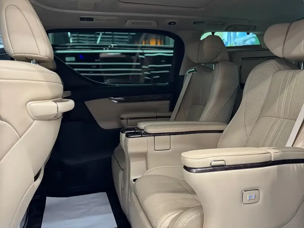 Toyota Alphard — фото 6