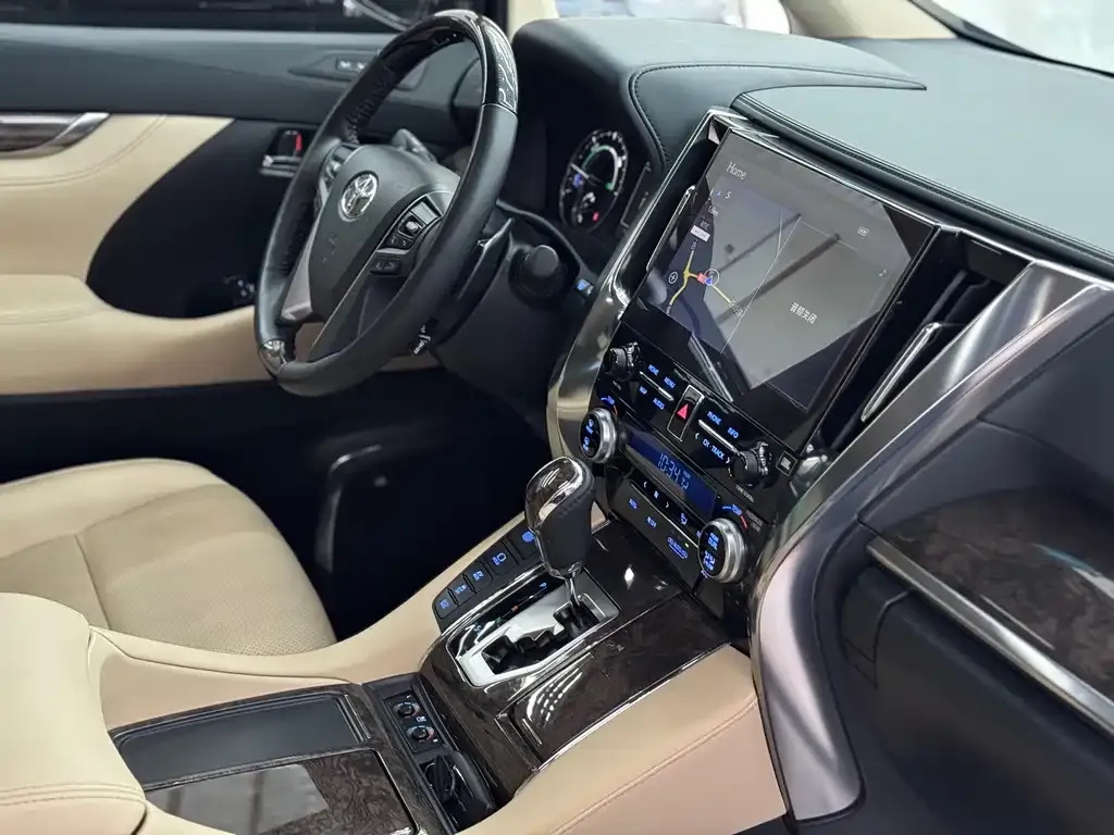 Toyota Alphard — фото 9