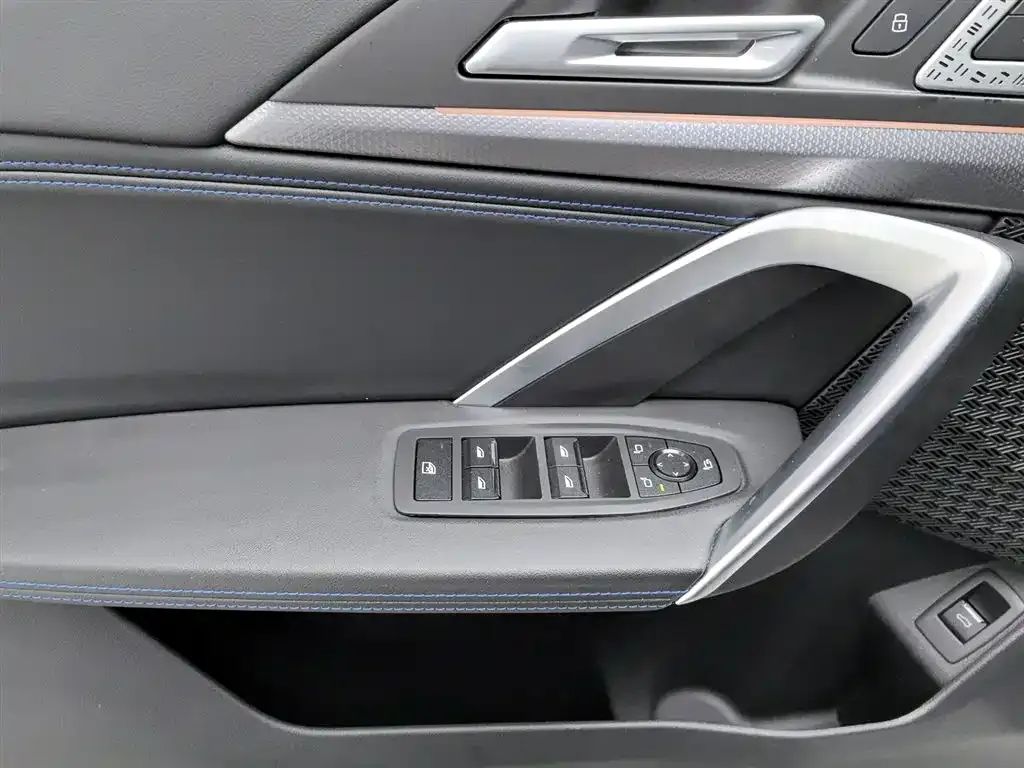 BMW iX1 2023 из CN, фото 9
