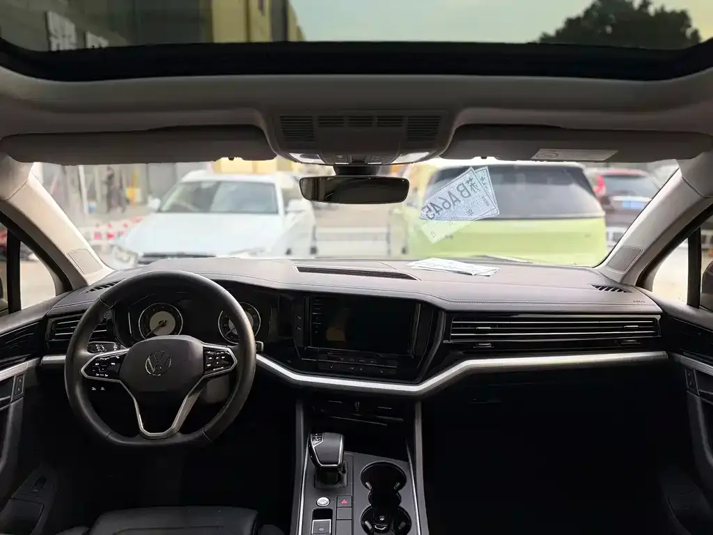 Volkswagen Touareg 2023 из CN, фото 9