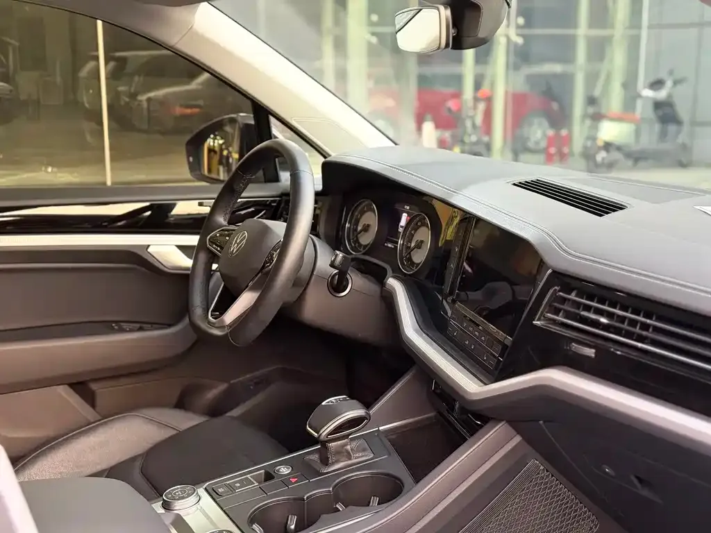 Volkswagen Touareg 2023 из CN, фото 5