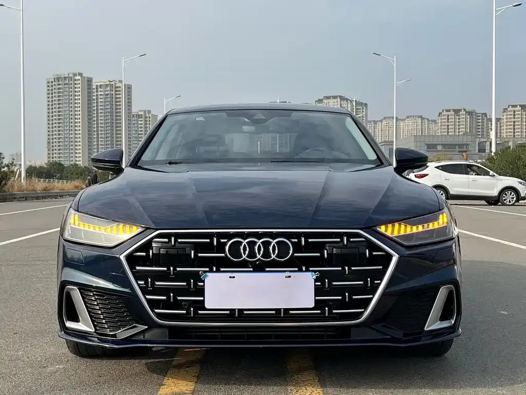 Audi A7L 2023 из CN, фото 1