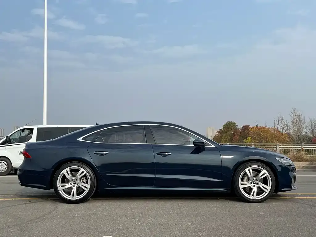 Audi A7L 2023 из CN, фото 5