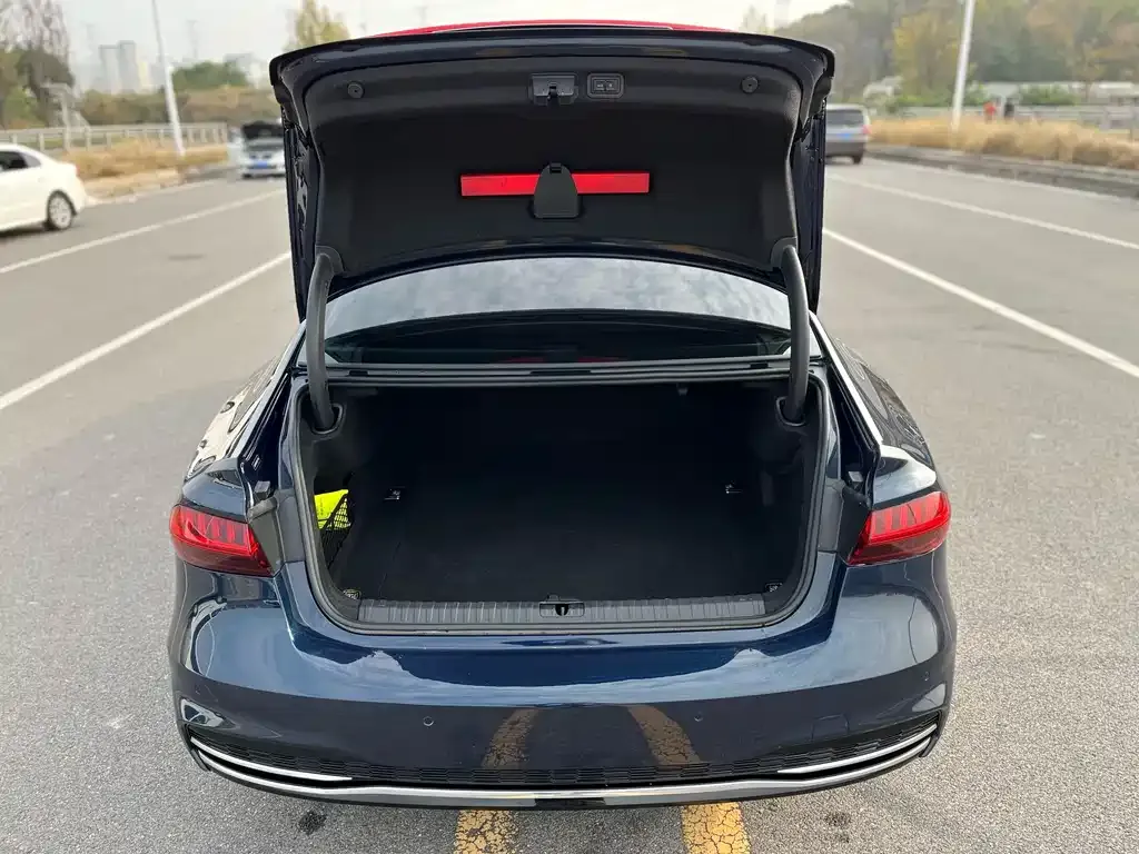 Audi A7L 2023 из CN, фото 10