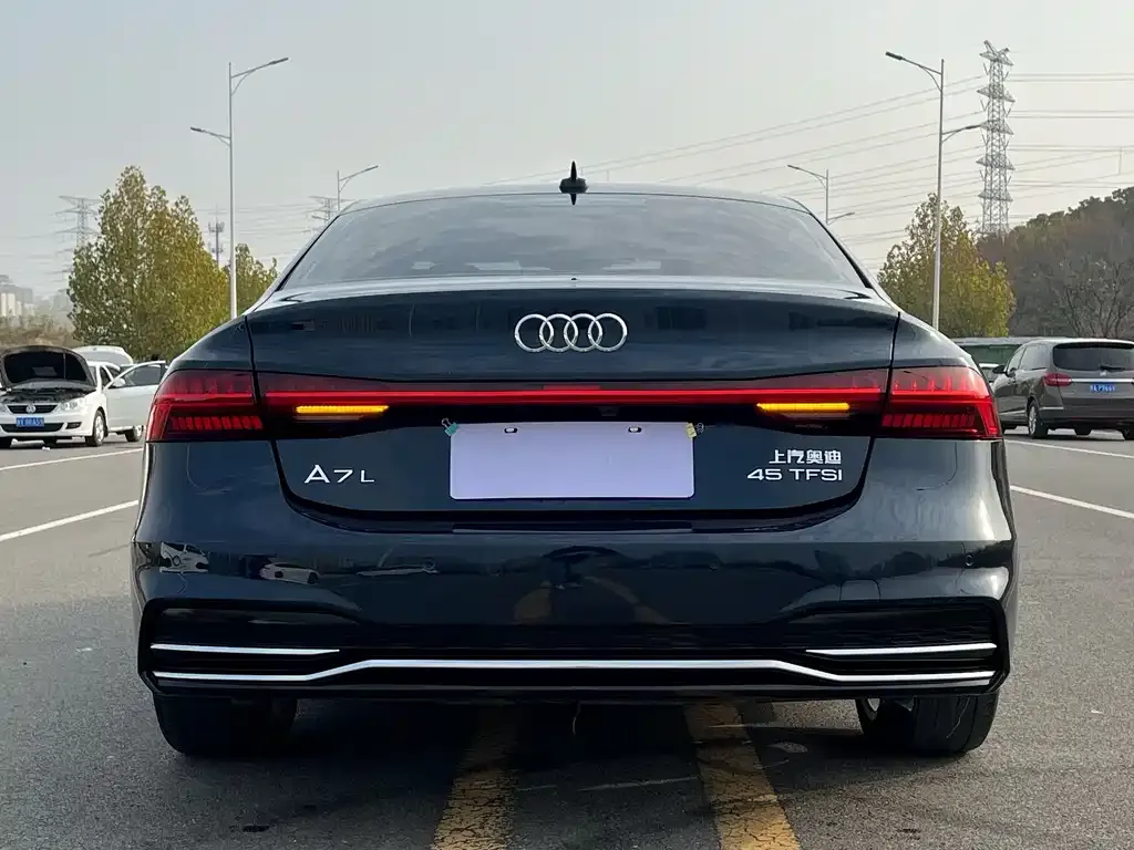 Audi A7L 2023 из CN, фото 3