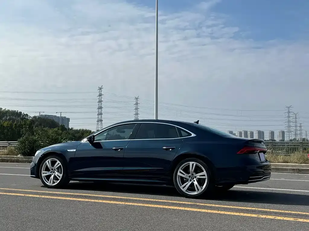 Audi A7L 2023 из CN, фото 6