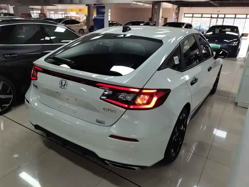 Honda Civic 2024 из CN, фото 2