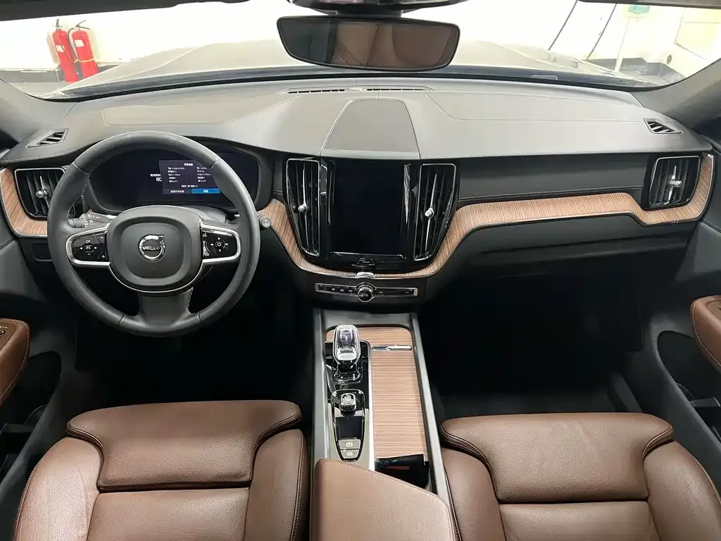 Volvo XC60 2022 из CN, фото 9