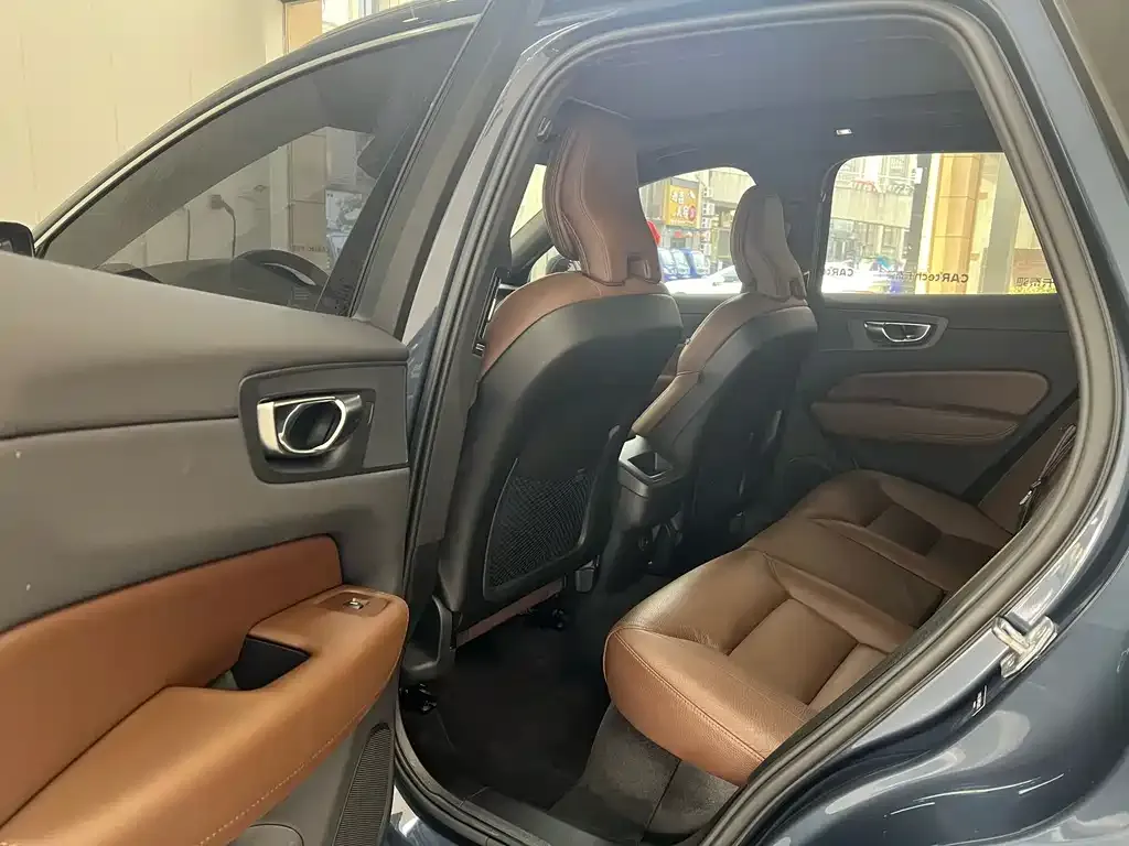 Volvo XC60 2022 из CN, фото 5