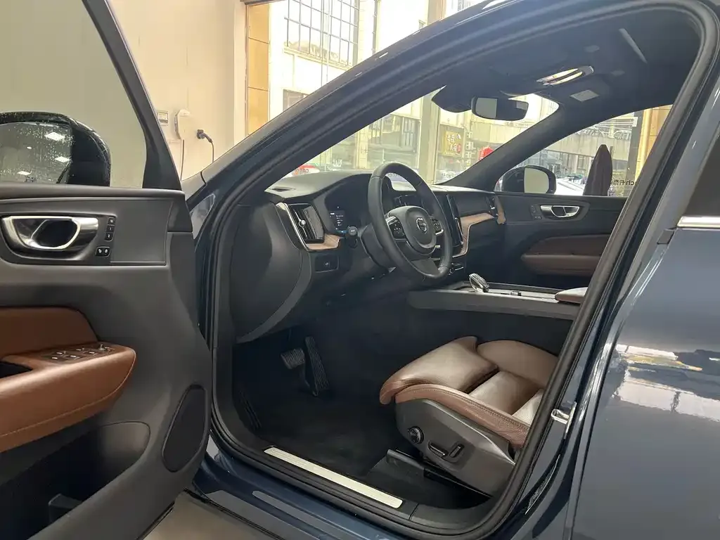 Volvo XC60 2022 из CN, фото 8
