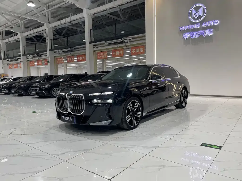 BMW 7 Series 2023 из CN, фото 1