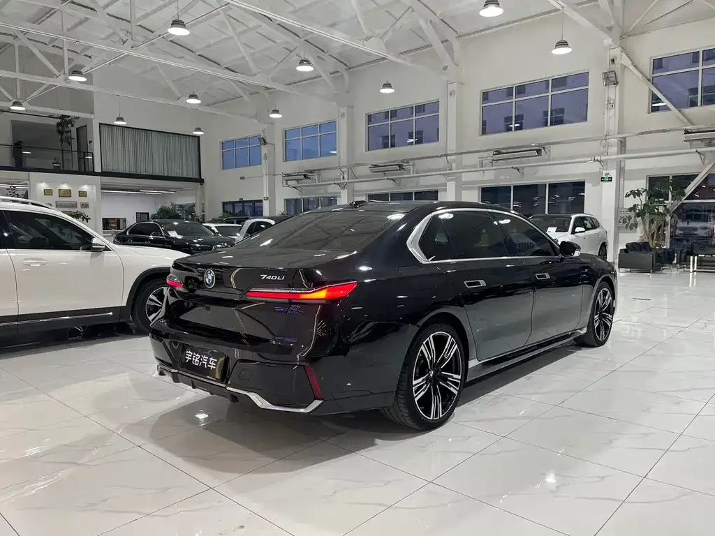 BMW 7 Series 2023 из CN, фото 5