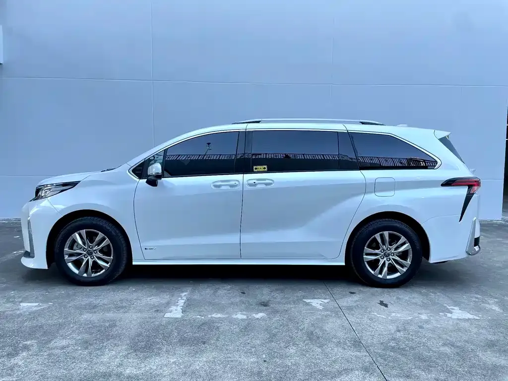 Toyota Sienna 2024 из CN, фото 5