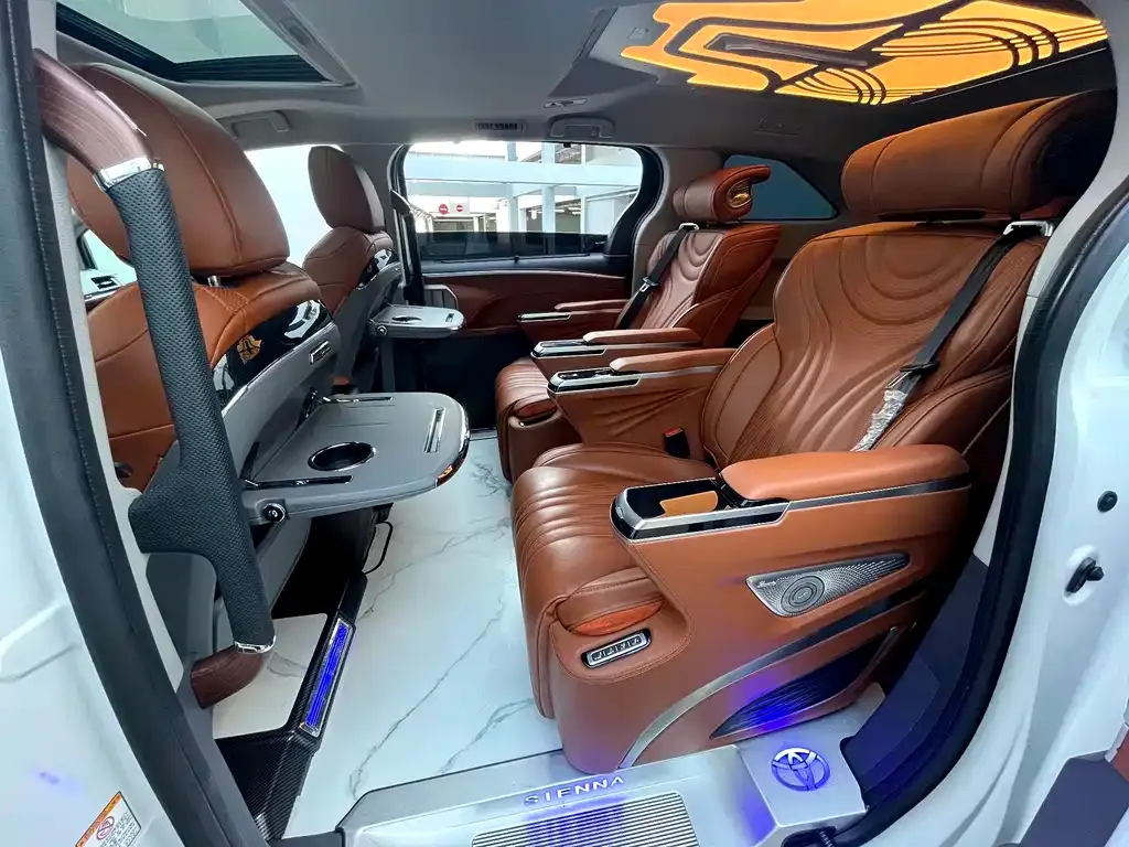 Toyota Sienna 2024 из CN, фото 3