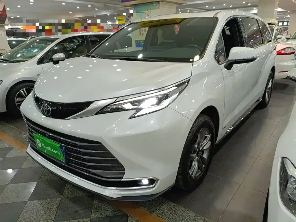 Toyota Sienna 2024 из CN, фото 1