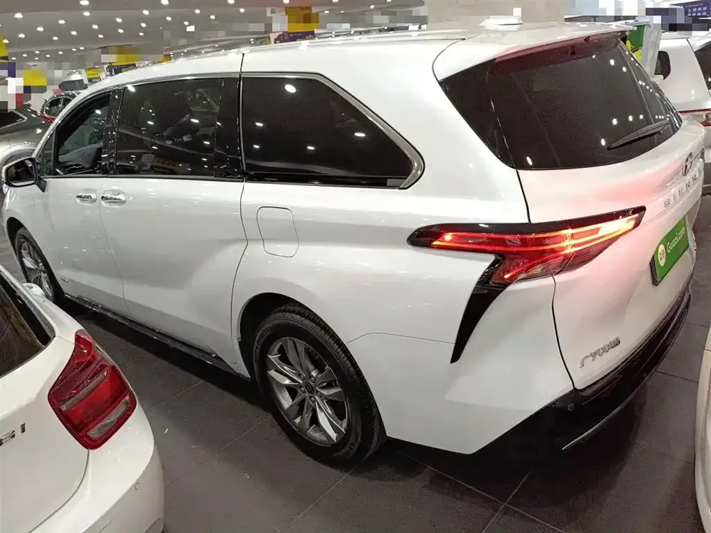 Toyota Sienna 2024 из CN, фото 6