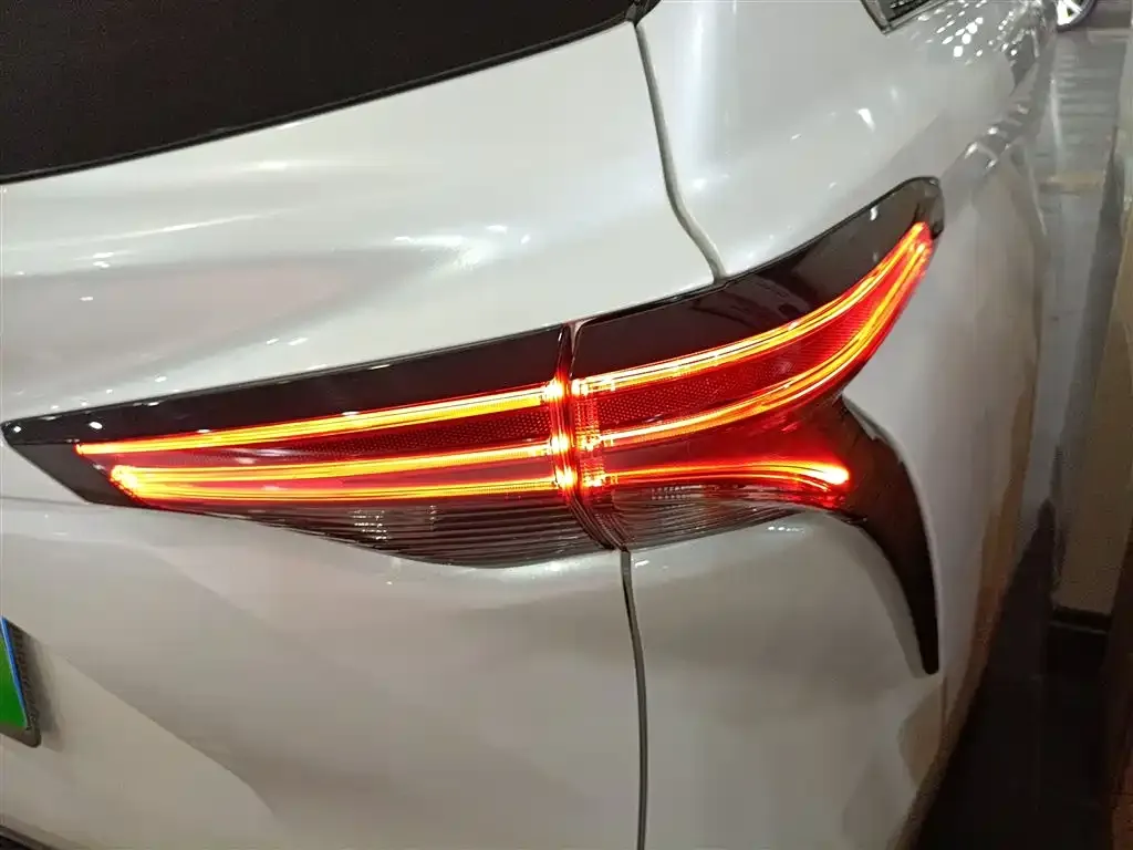 Toyota Sienna 2024 из CN, фото 2