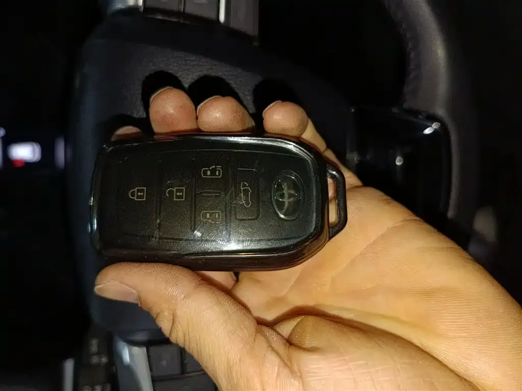 Toyota Sienna 2024 из CN, фото 3