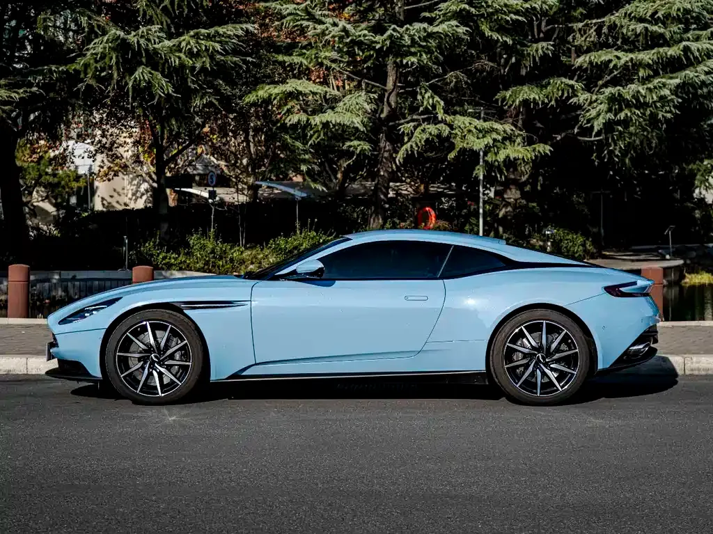Aston Martin DB11 2024 из CN, фото 10