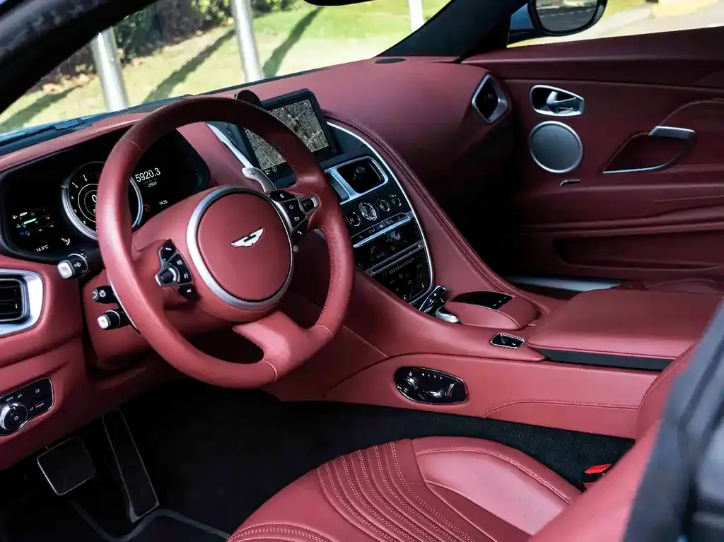 Aston Martin DB11 2024 из CN, фото 3