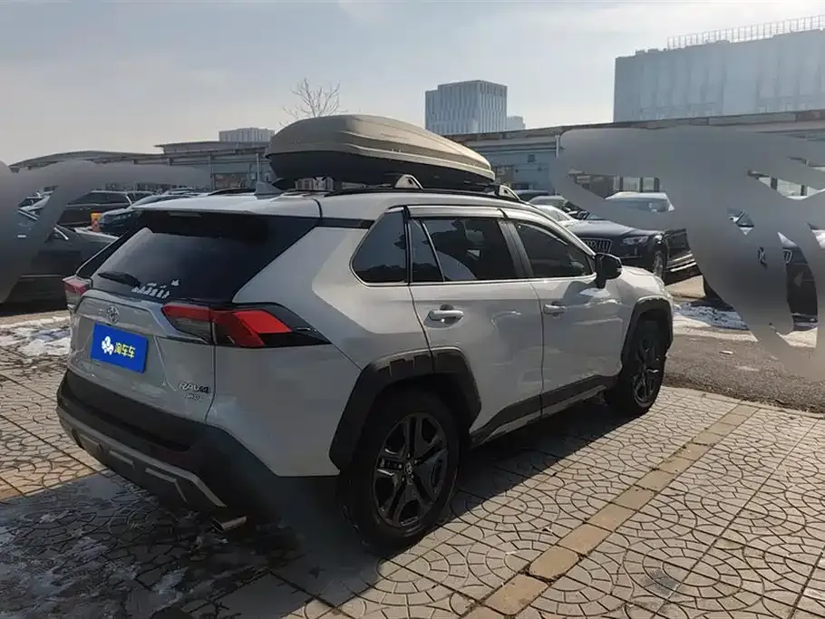 Toyota RAV4 2022 из CN, фото 3