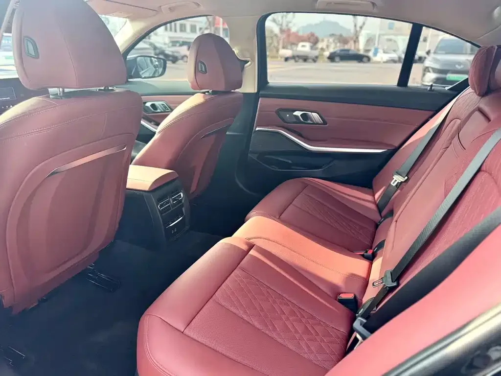 BMW 3 Series 2023 из CN, фото 9