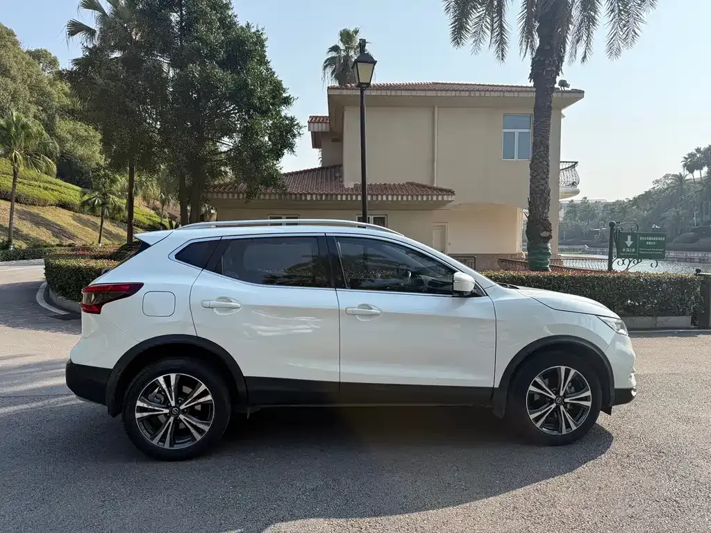 Nissan Qashqai — фото 9