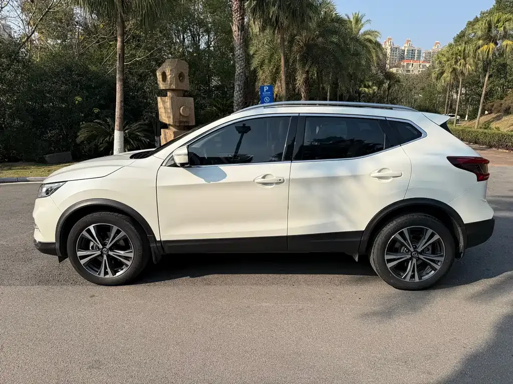 Nissan Qashqai — фото 8