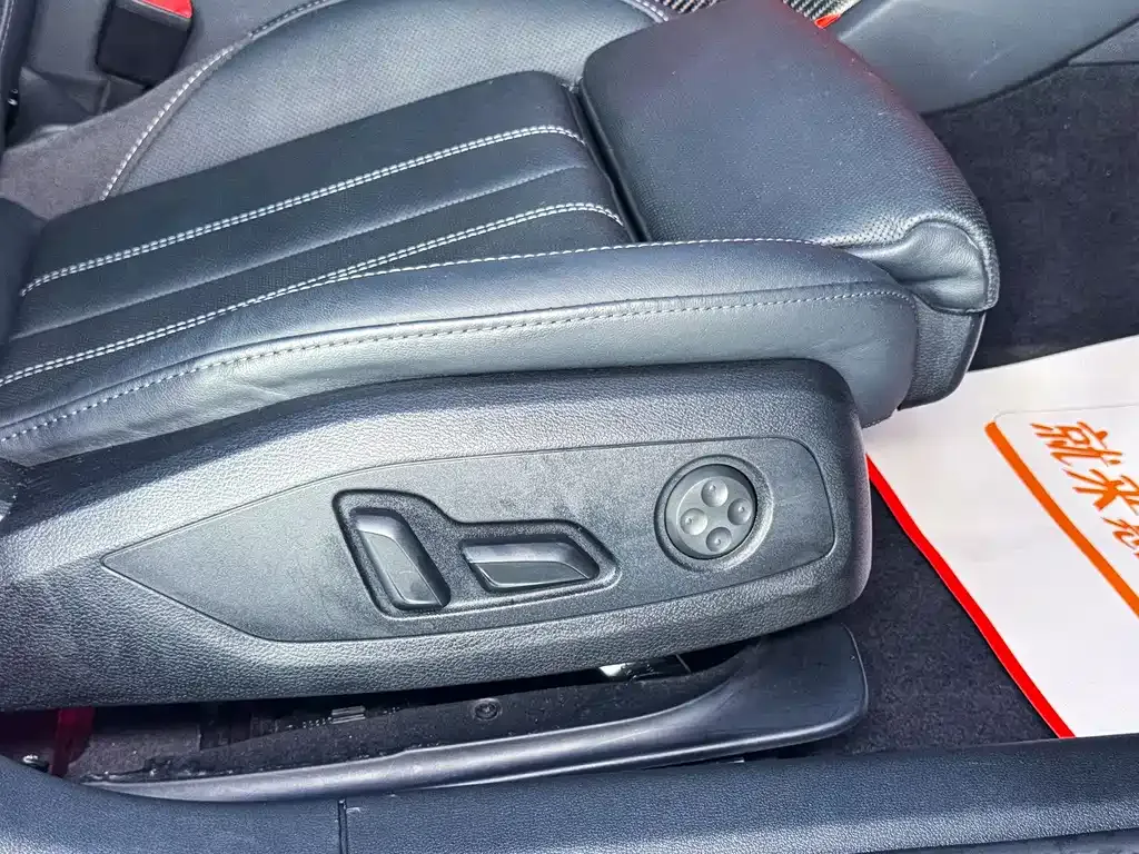 Audi A4L 2021 из CN, фото 9