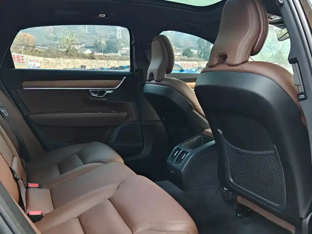 Volvo S90 2024 из CN, фото 2