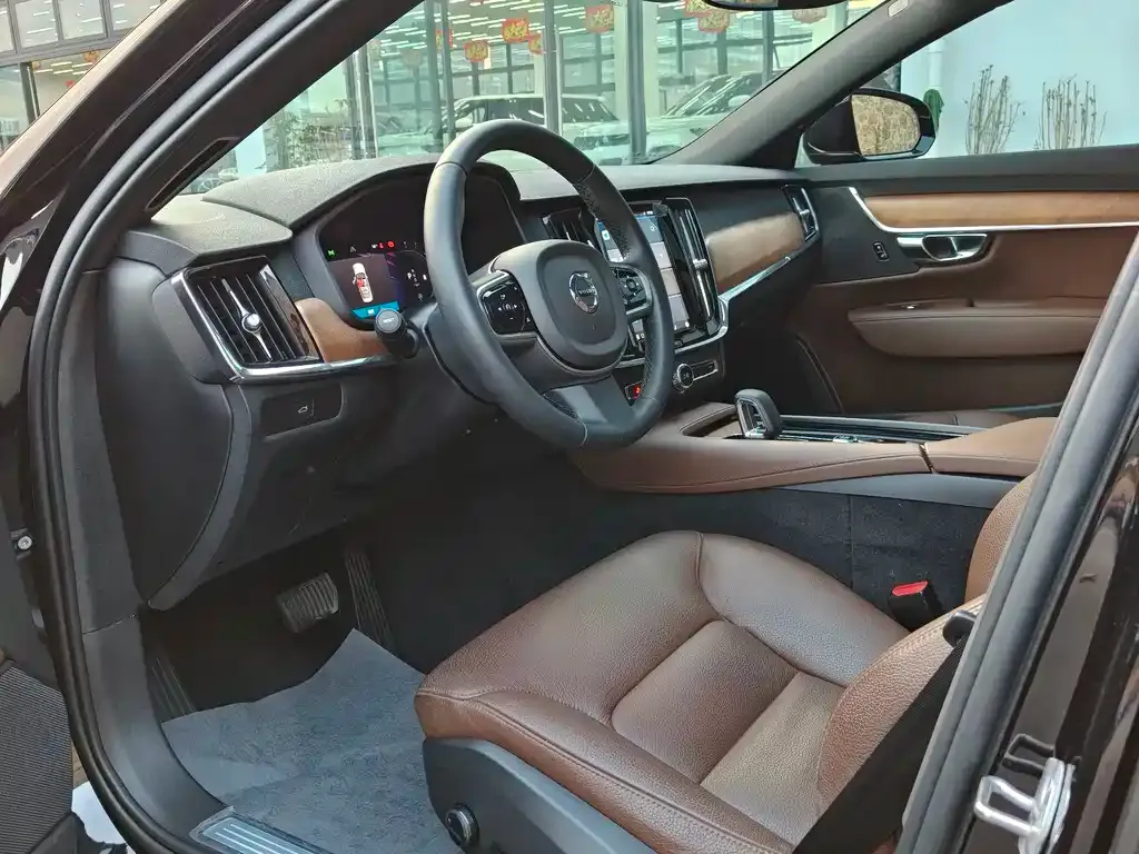 Volvo S90 2024 из CN, фото 3