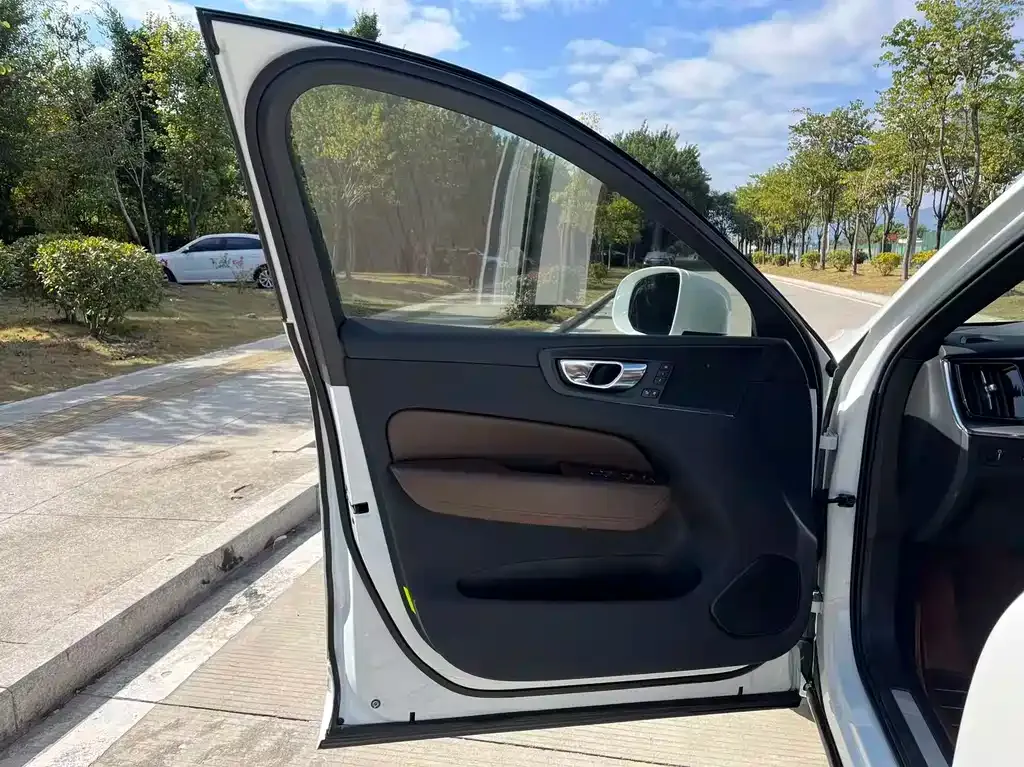 Volvo XC60 2021 из CN, фото 10