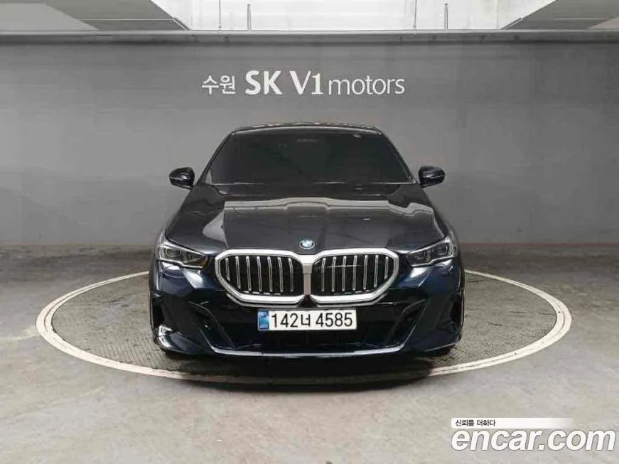 BMW 5-Series — фото 1