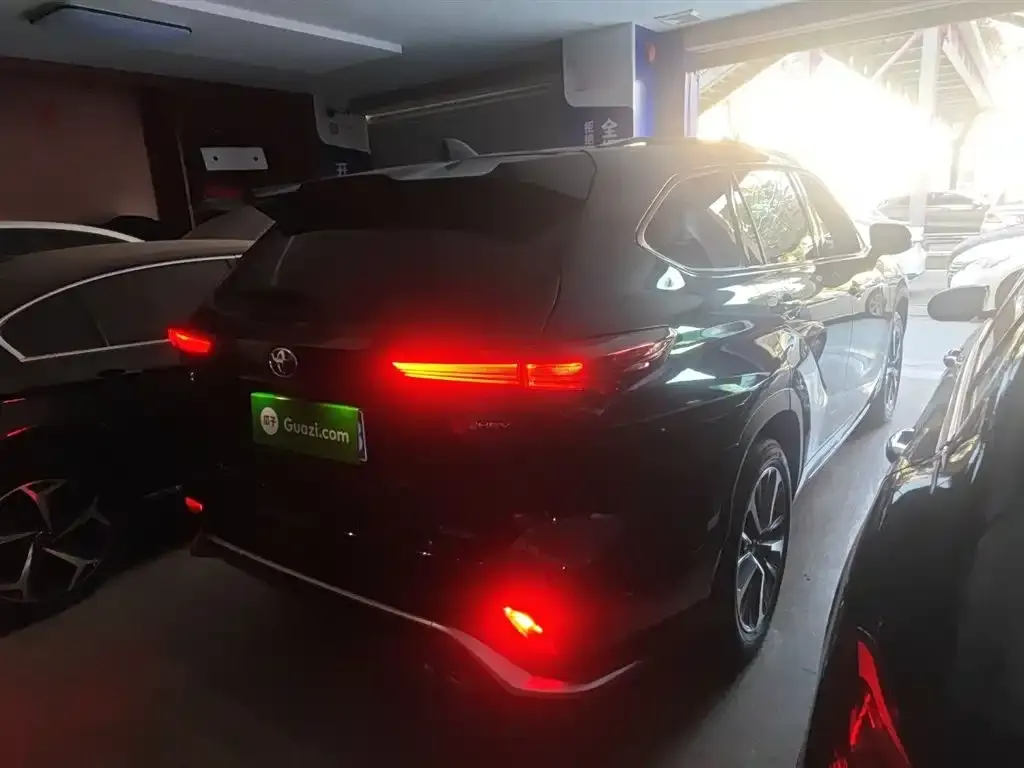 Toyota Crown Kluger 2024 из CN, фото 8