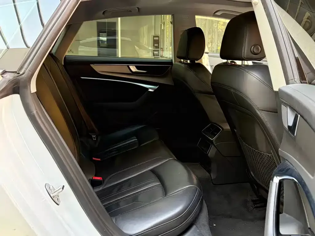 Audi A7 2021 из CN, фото 4