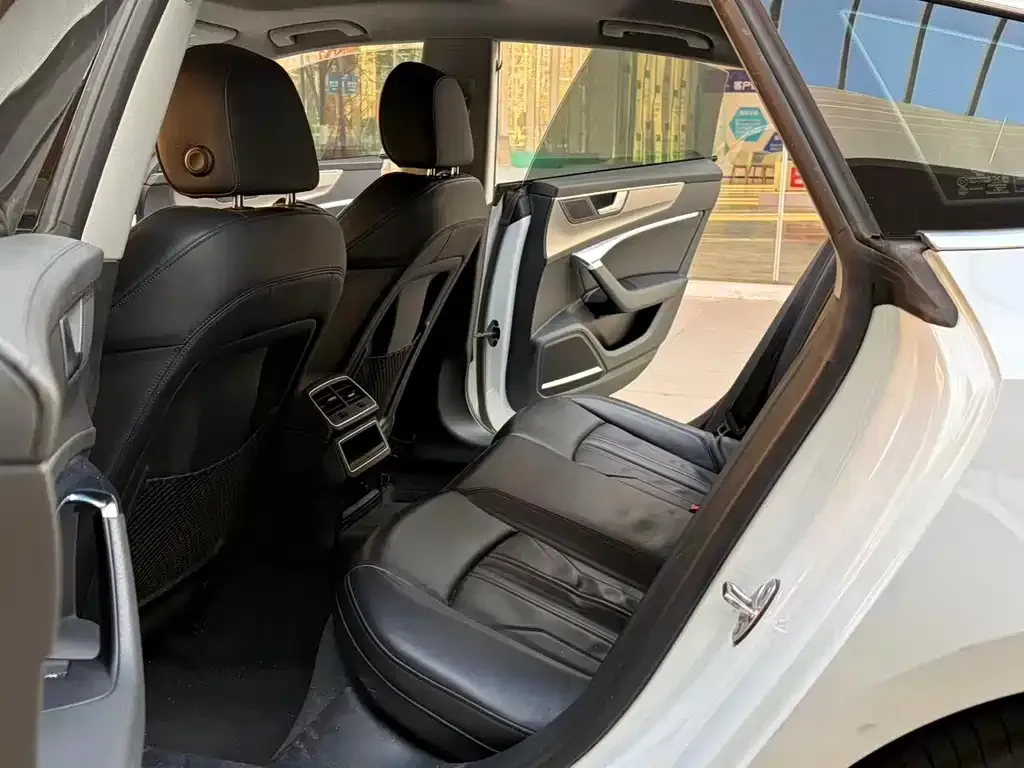 Audi A7 2021 из CN, фото 2