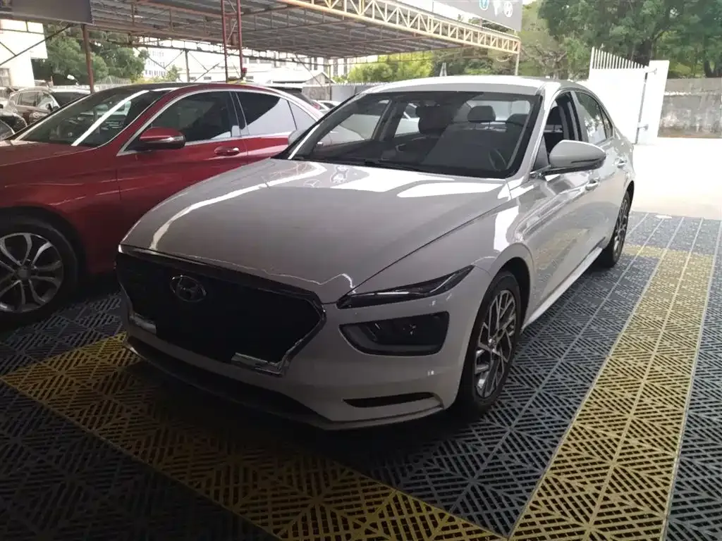 Hyundai Mistra — фото 10