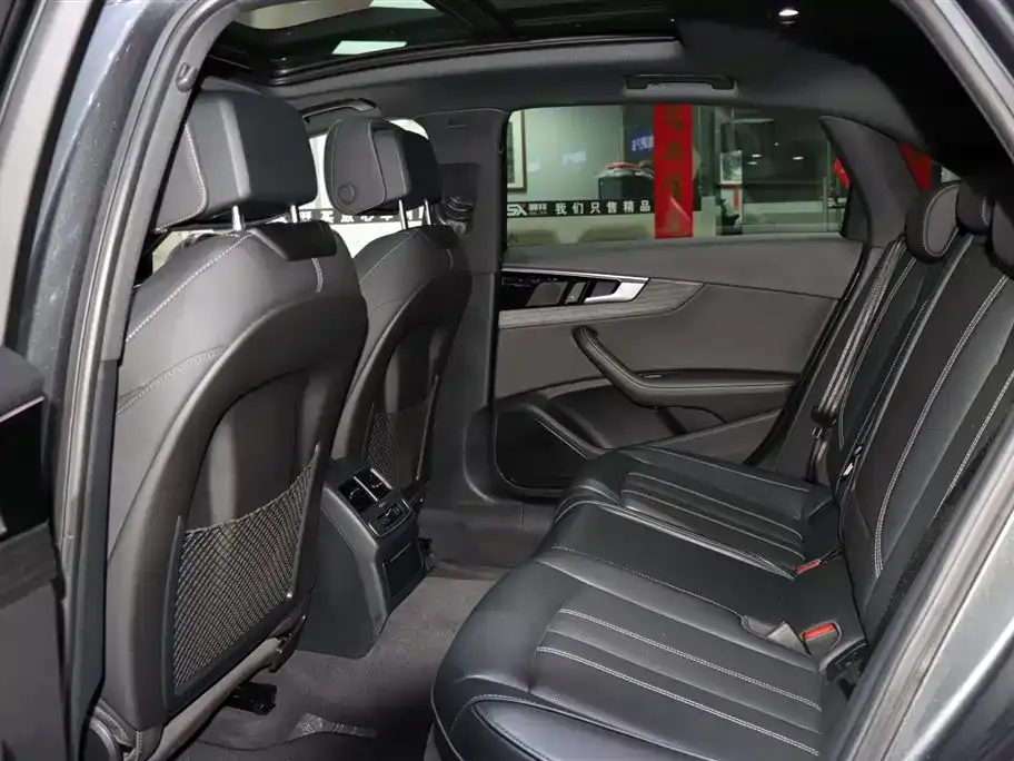 Audi A4L 2023 из CN, фото 2