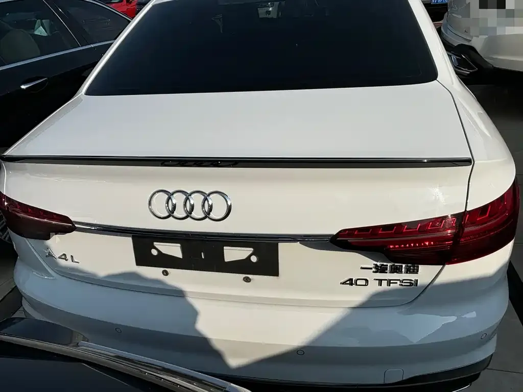 Audi A4L 2021 из CN, фото 2