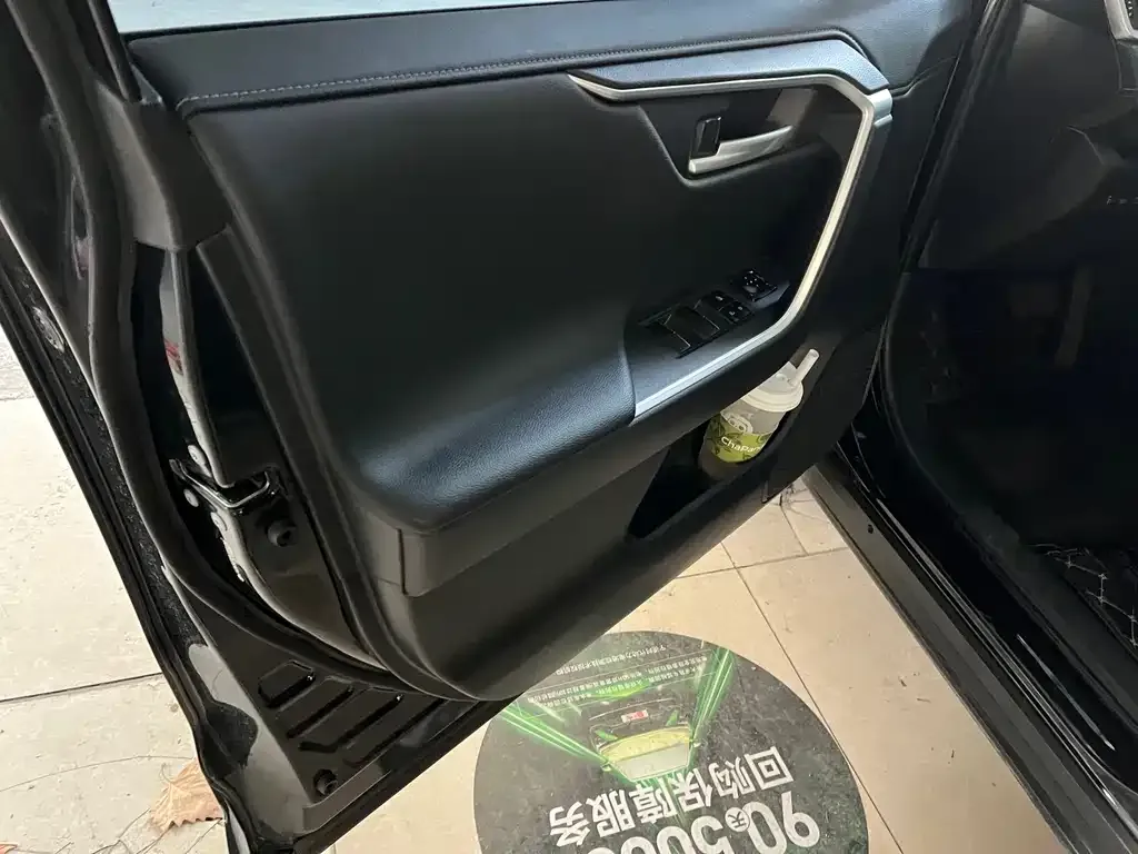Toyota Wildlander 2023 из CN, фото 5
