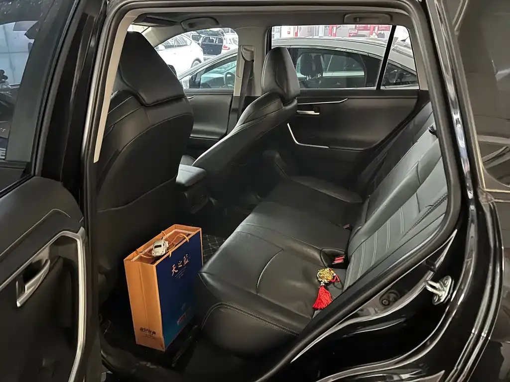Toyota Wildlander 2023 из CN, фото 6