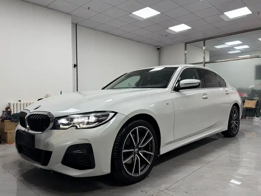 BMW 3 Series 2022 из CN, фото 1