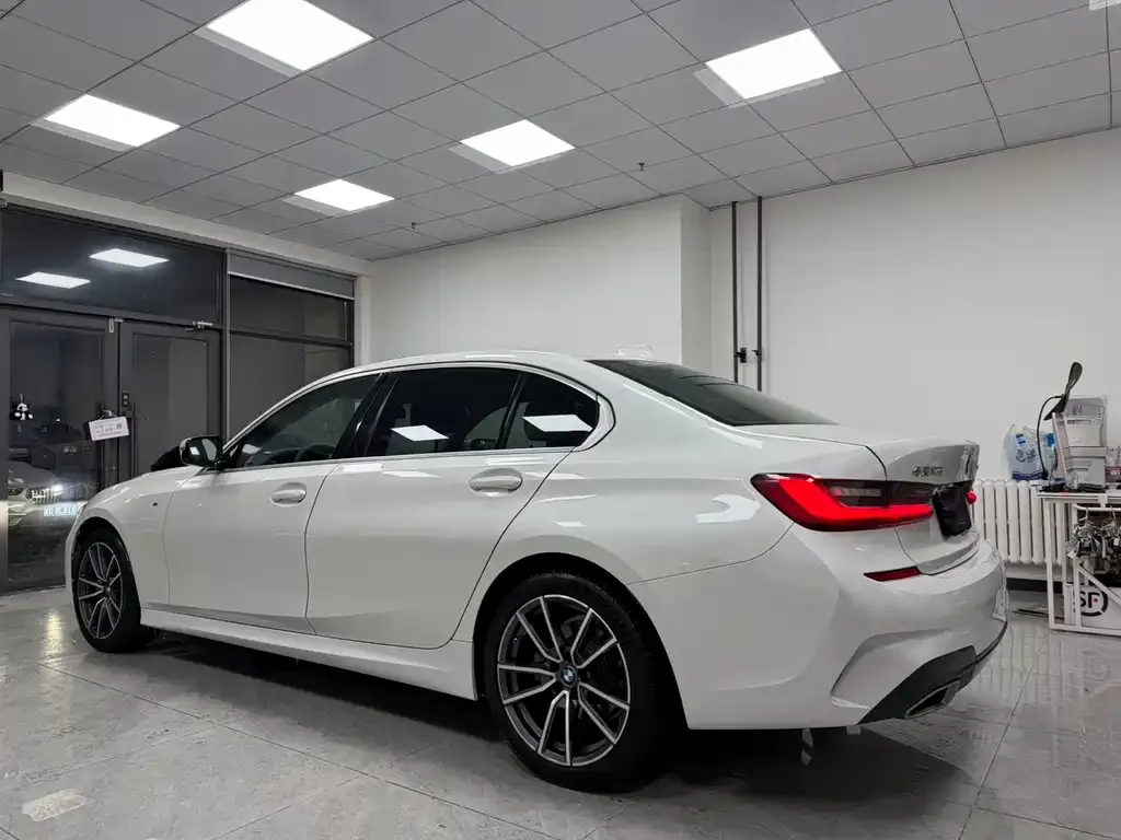 BMW 3 Series 2022 из CN, фото 2
