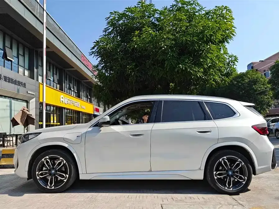 BMW iX1 2023 из CN, фото 7